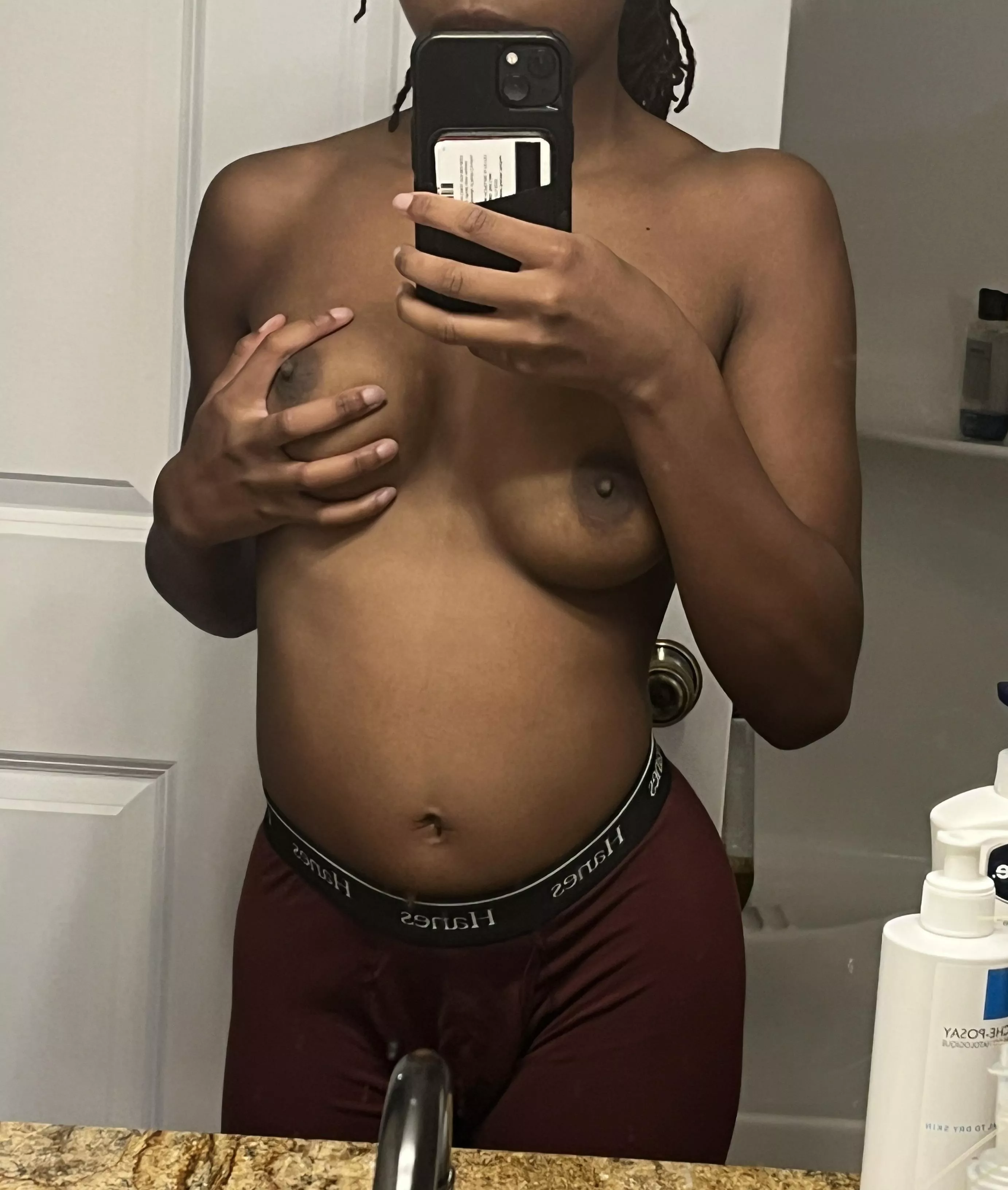 Who’s gonna take off my boxers and fuck me in the shower??