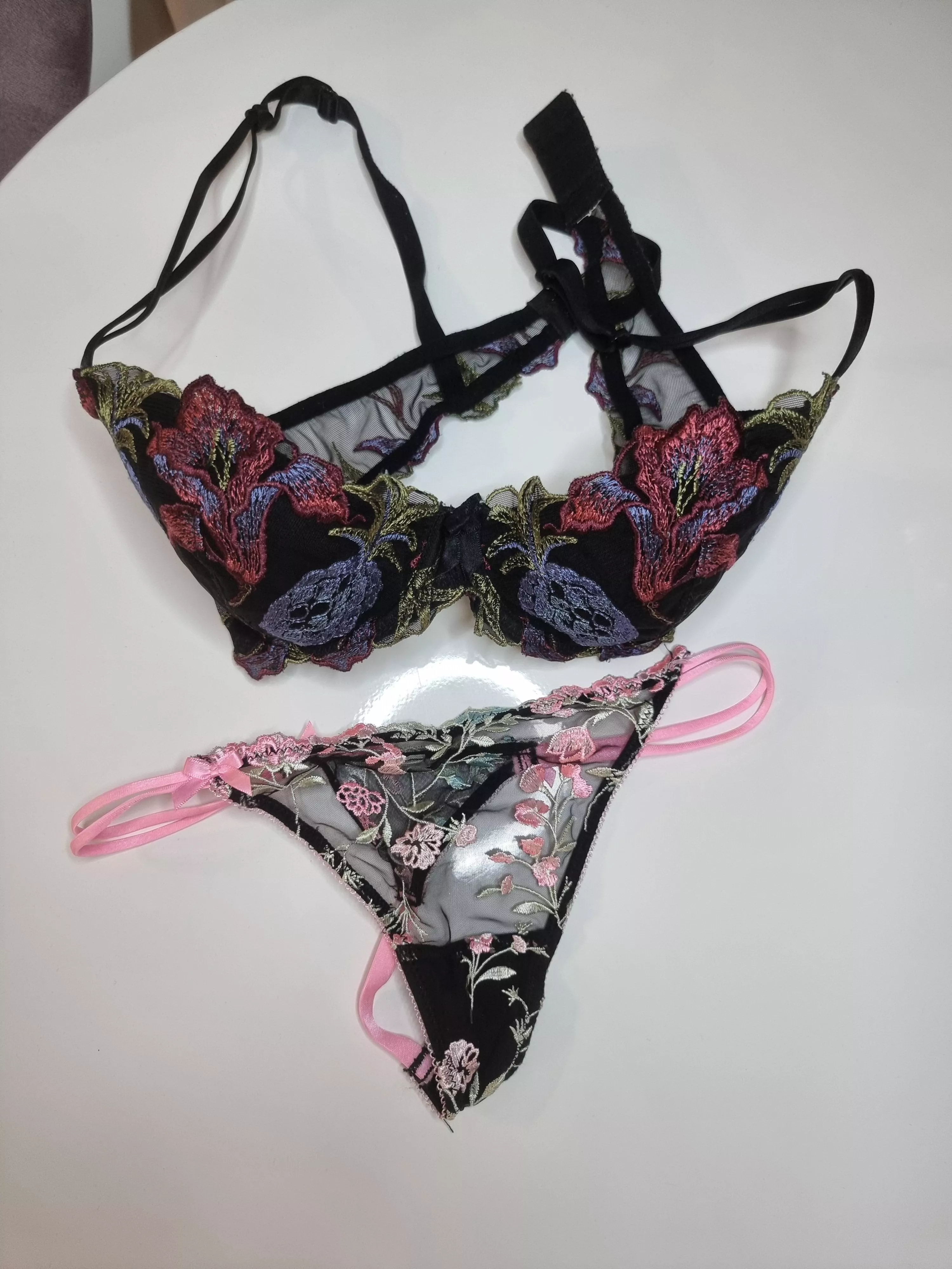 👀You can see my pussy here! .. Will you remove it from me quickly?