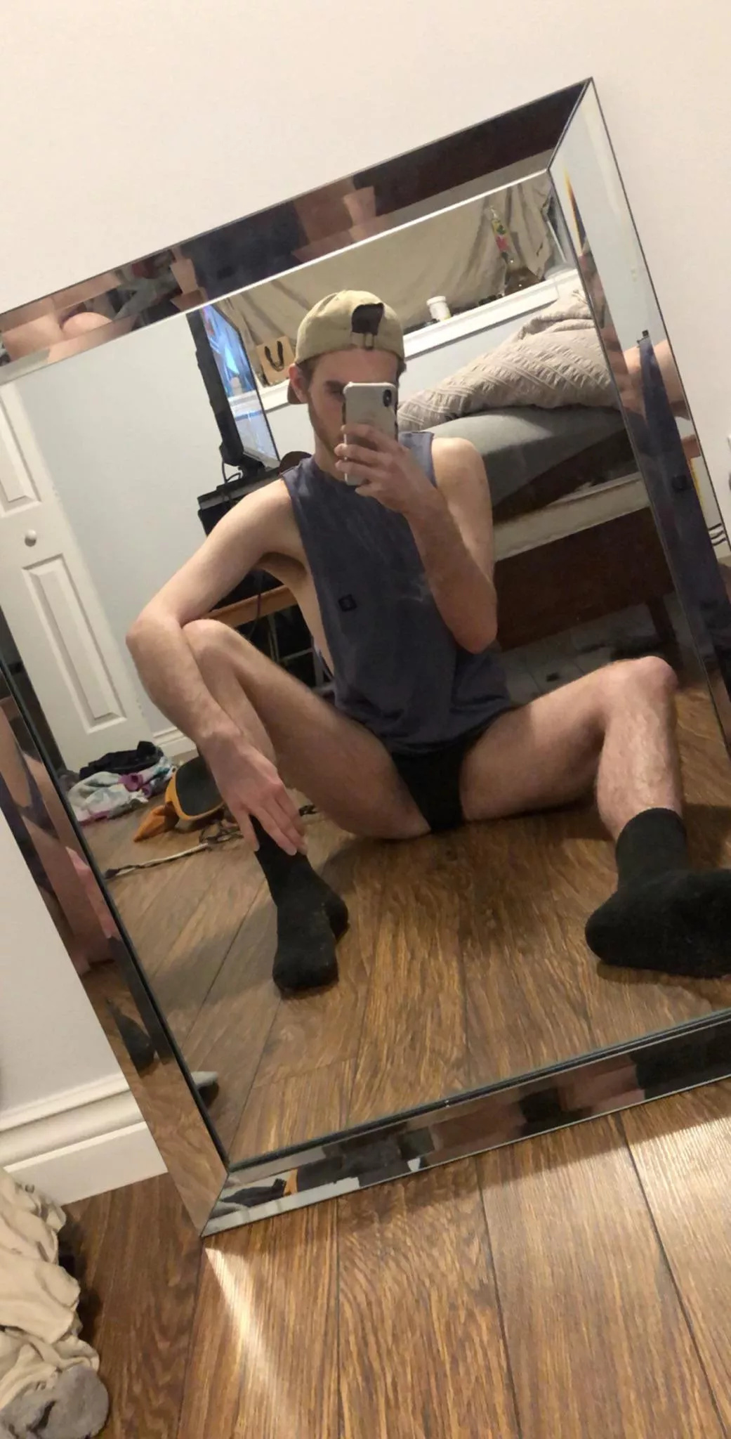 Bored, slide into those dms 🥵🥵