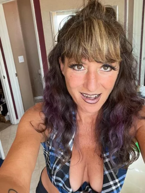 Good morning love. Waiting for me?