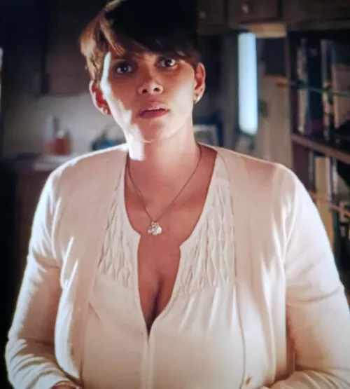 Halle Berry, super busty, after having kid in 2014