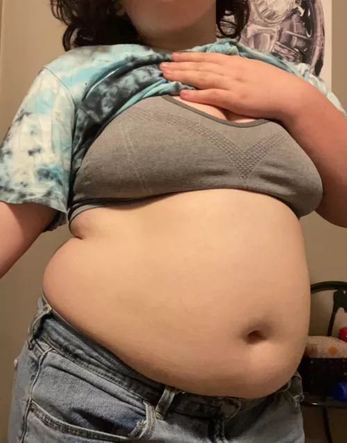 Heehee this angle really shows off my belly💕💕