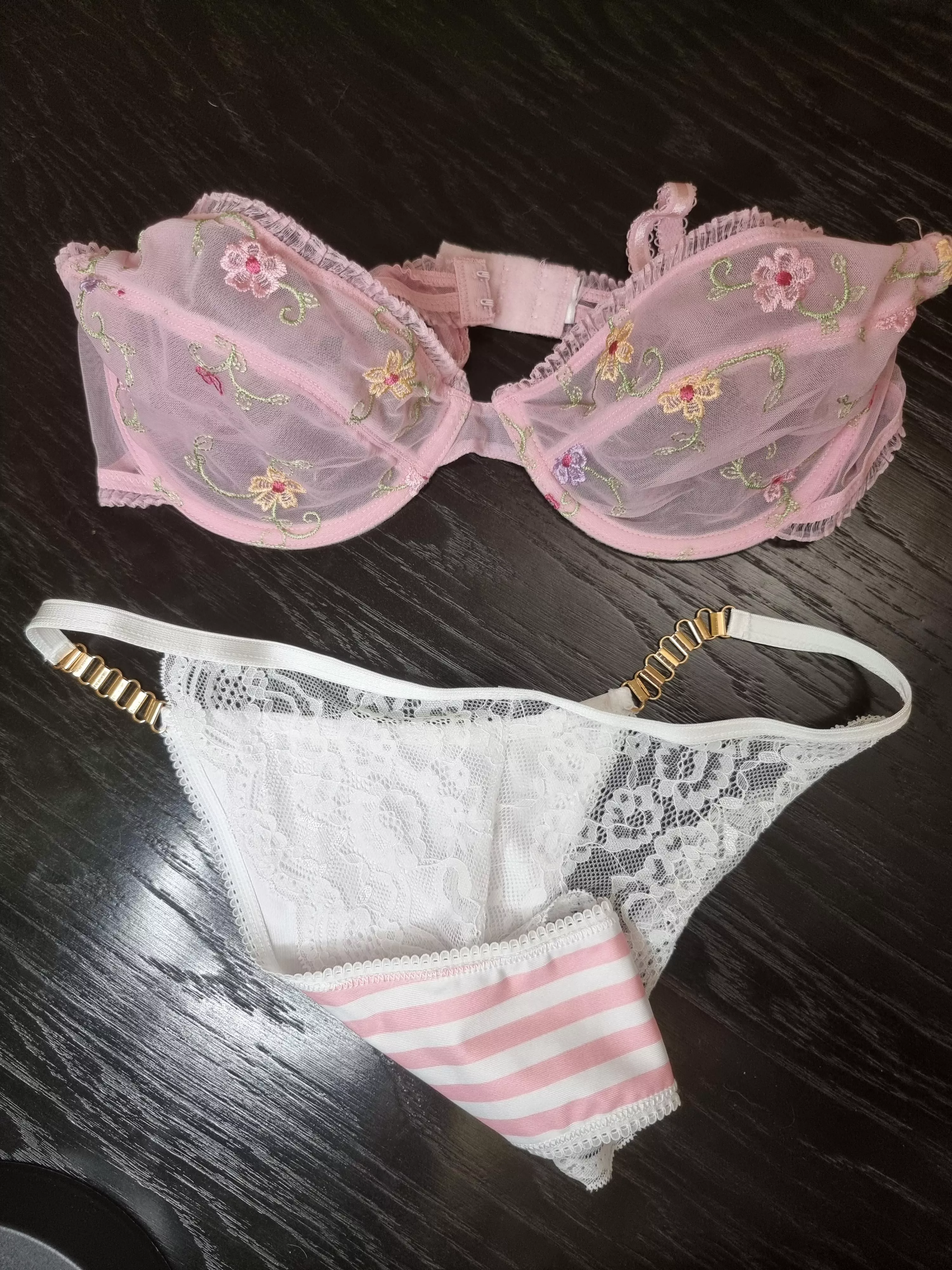 😈I love transparent bras very much when my sticking nipples can be seen