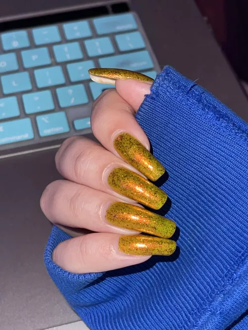 Loving this color, would love to see them on cum 🤤