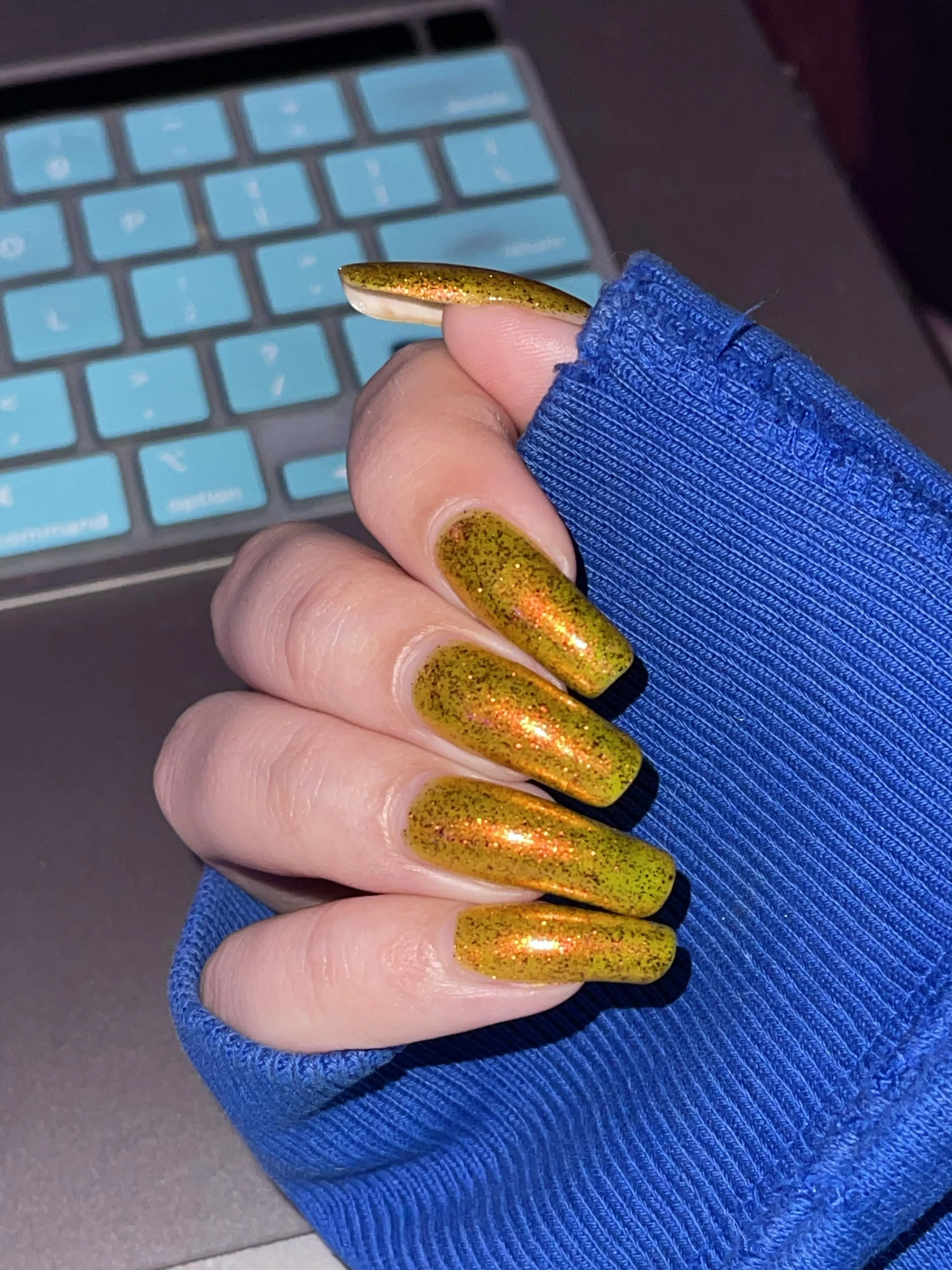 Loving this color, would love to see them on cum 🤤