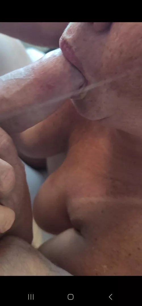 She's more than willing to share and wants to watch😋😋😋