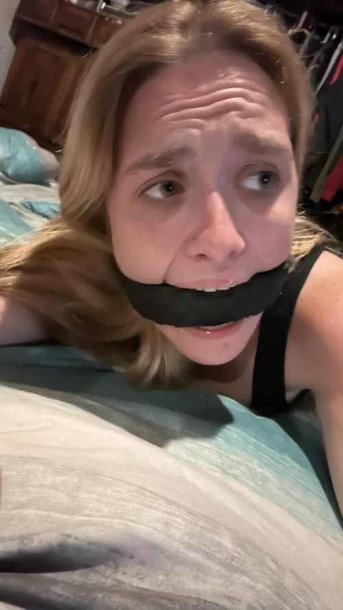 She's so humiliated 😂