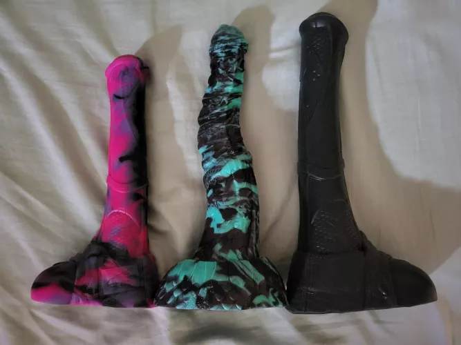 Size comparison of medium Nokken to small and medium Vector (Bad Dragon)