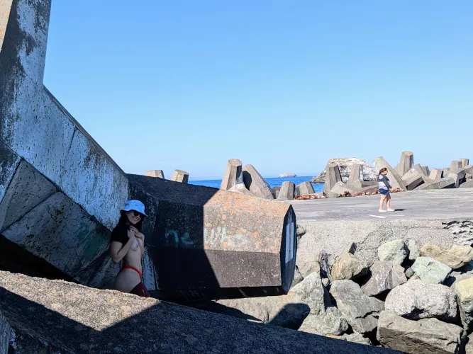 Suns out tits out [IMG]