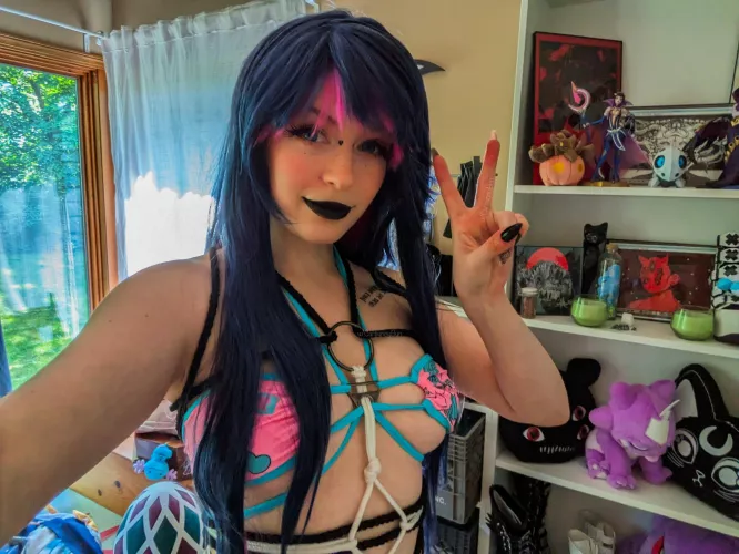 This was my first time being harnessed, going to need a LOT more of this in my life~ 💕