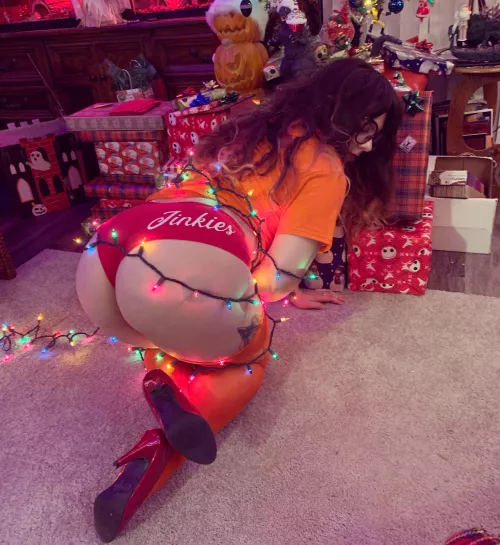 Velma got into a bit of a predicament here...cosplayer is myself!