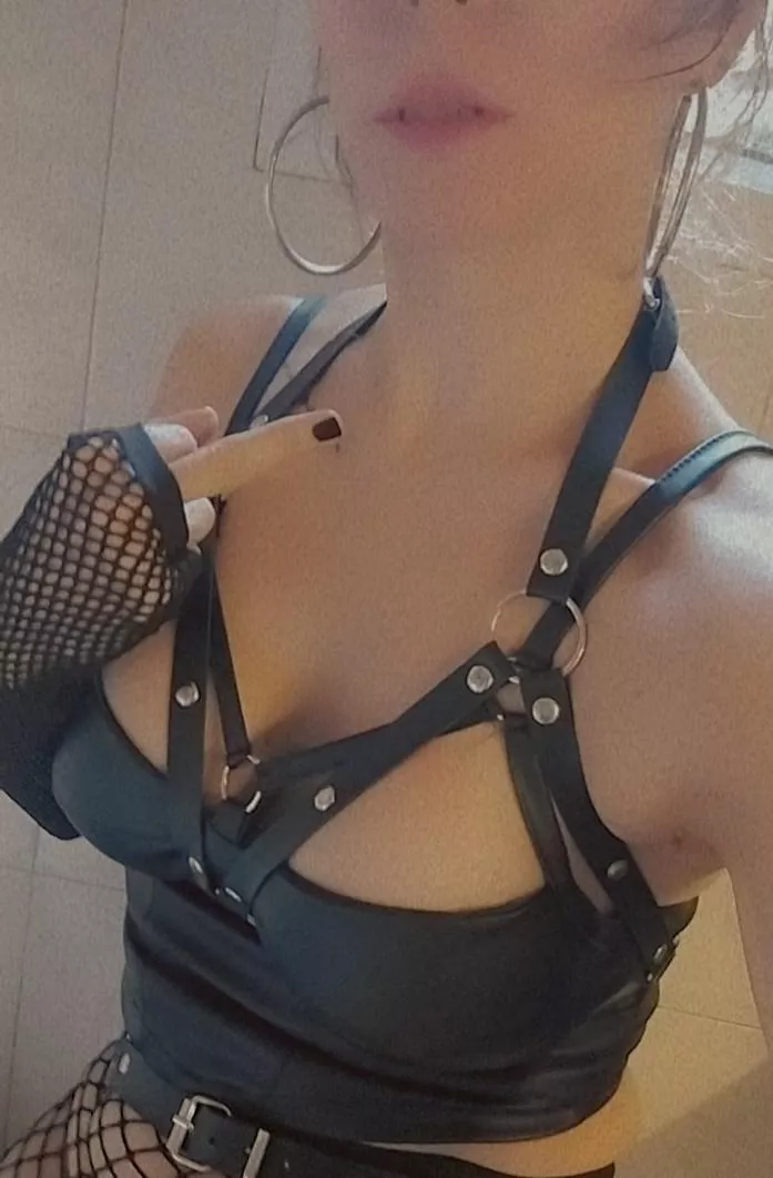 You are not behaving very well today, I want my rules to be respected. Let's start with my tits: suck them.