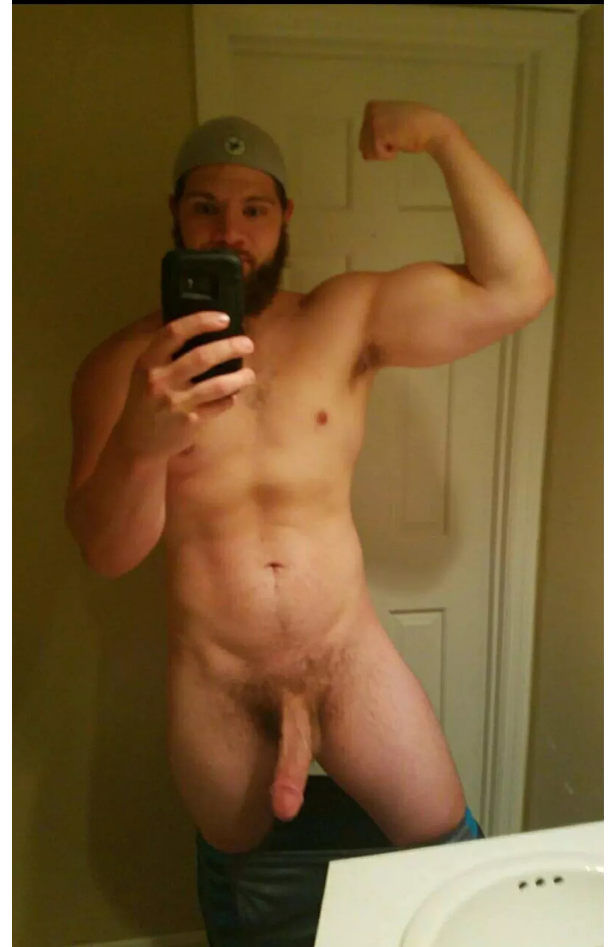 Anyone like a thick body to go along with thick beard and cock?