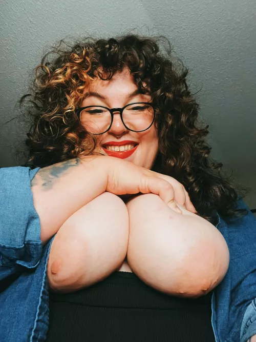 Best part of curls is how they bounce 😇