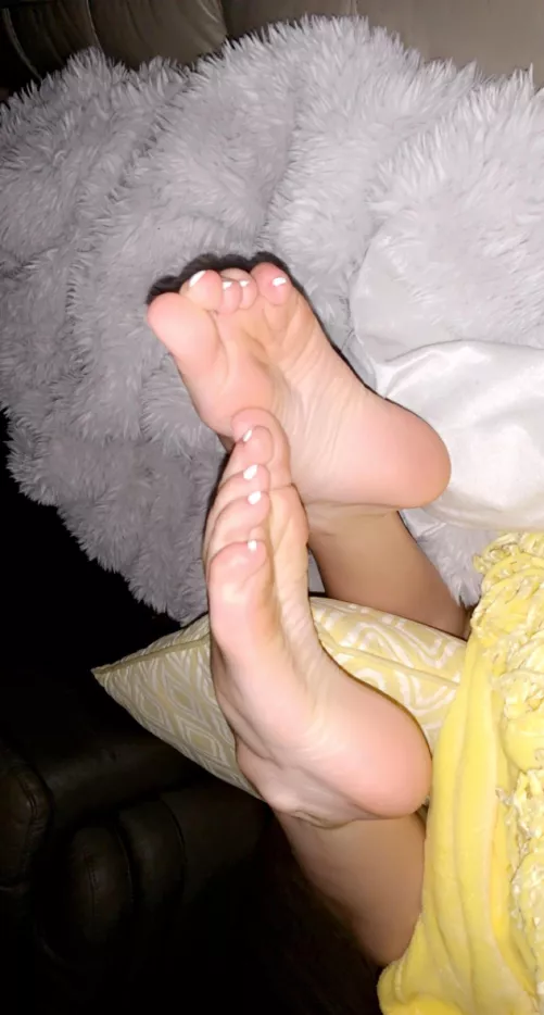 cum and kiss on them 🥰