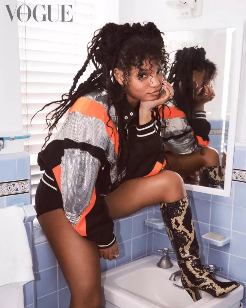 Halle looks gorgeous here!