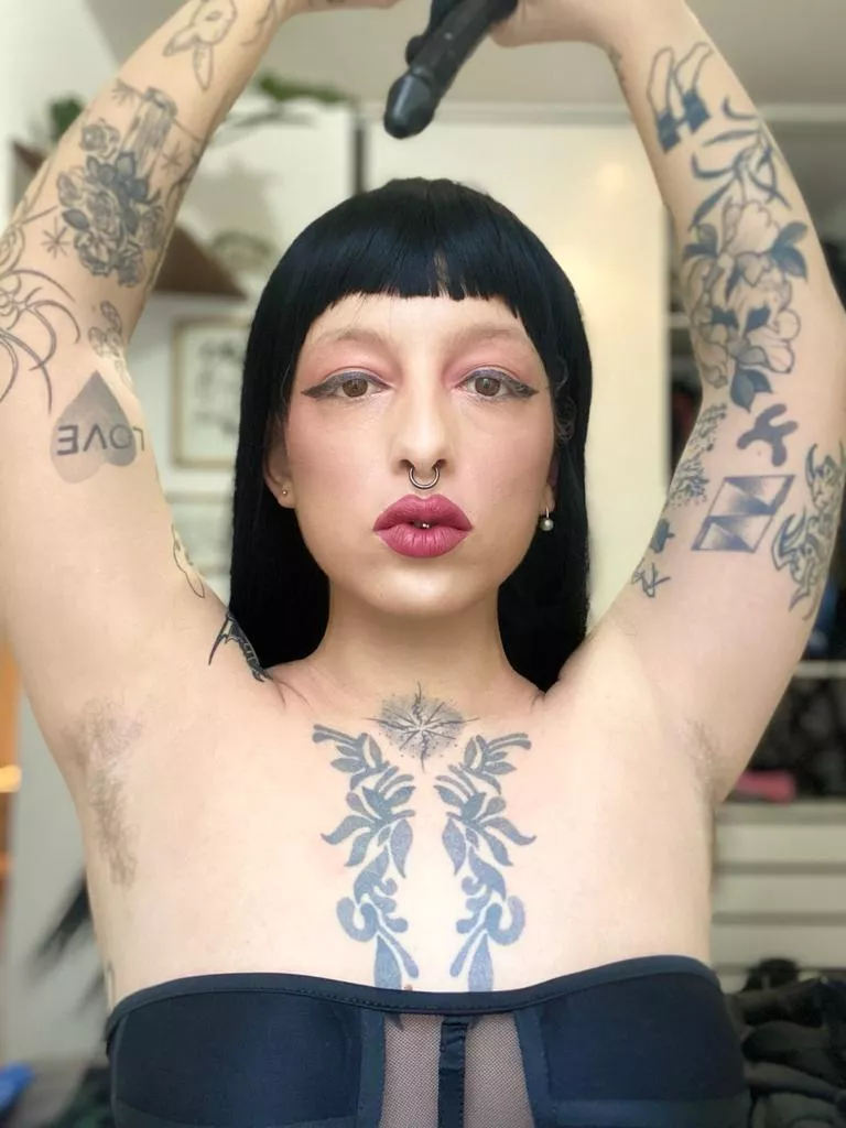 I force you to look at my armpits... but without touching