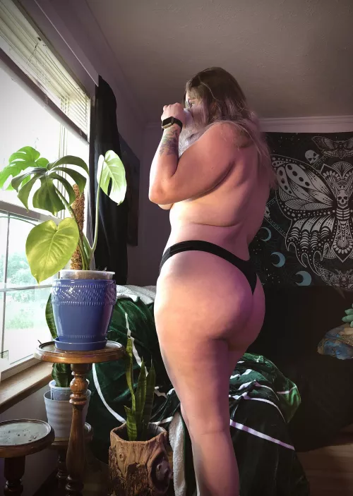 Maybe the neighbors see me with my coffee every morning 🤷‍♀️