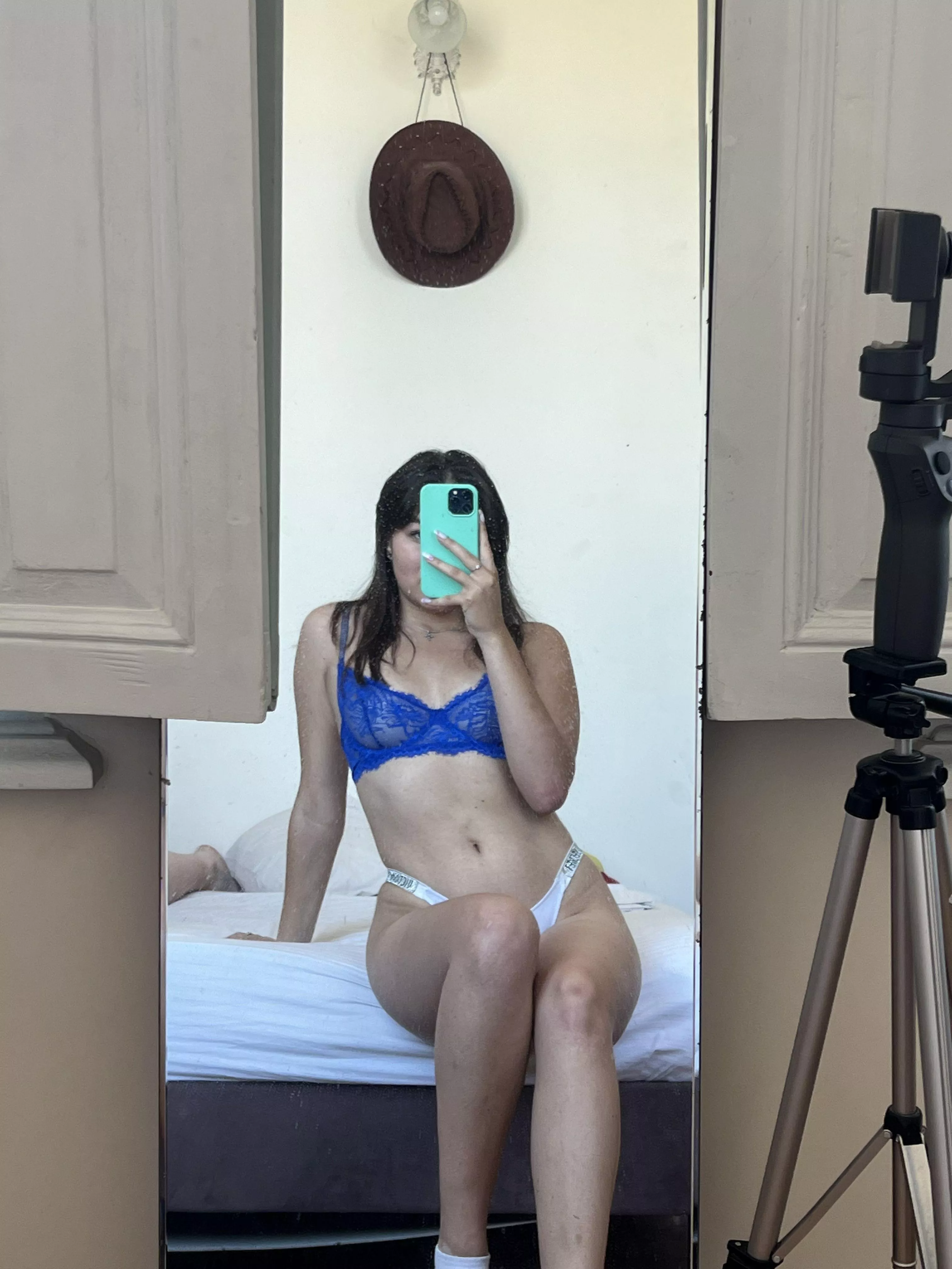 Mirror doesn't lie: My curves are dangerous!