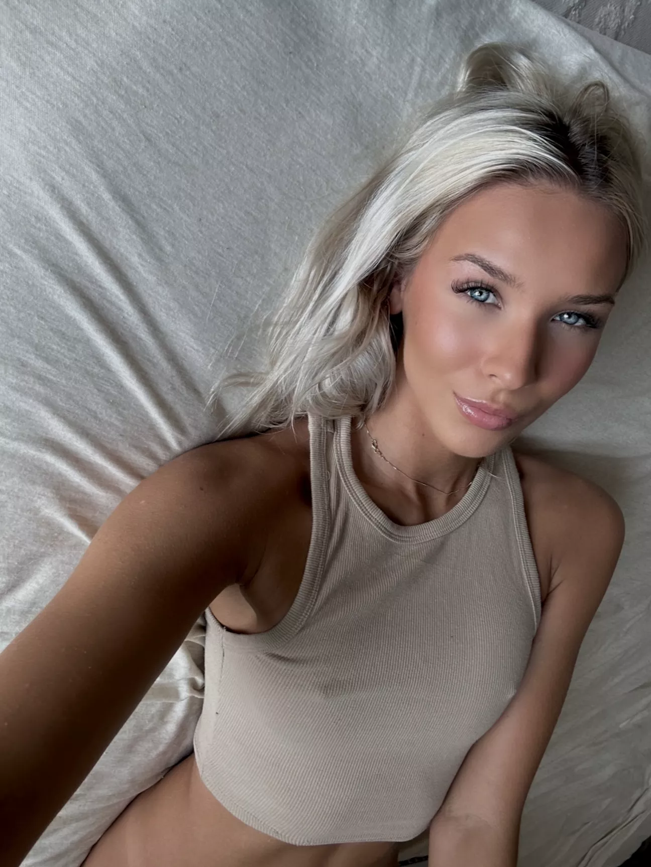 No bra needed when you're just hanging around the house 😌