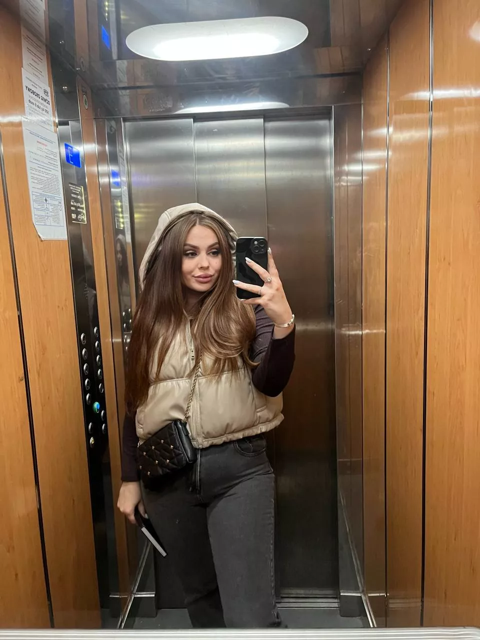 Pretty in the mirror, wouldn't you agree? 😏