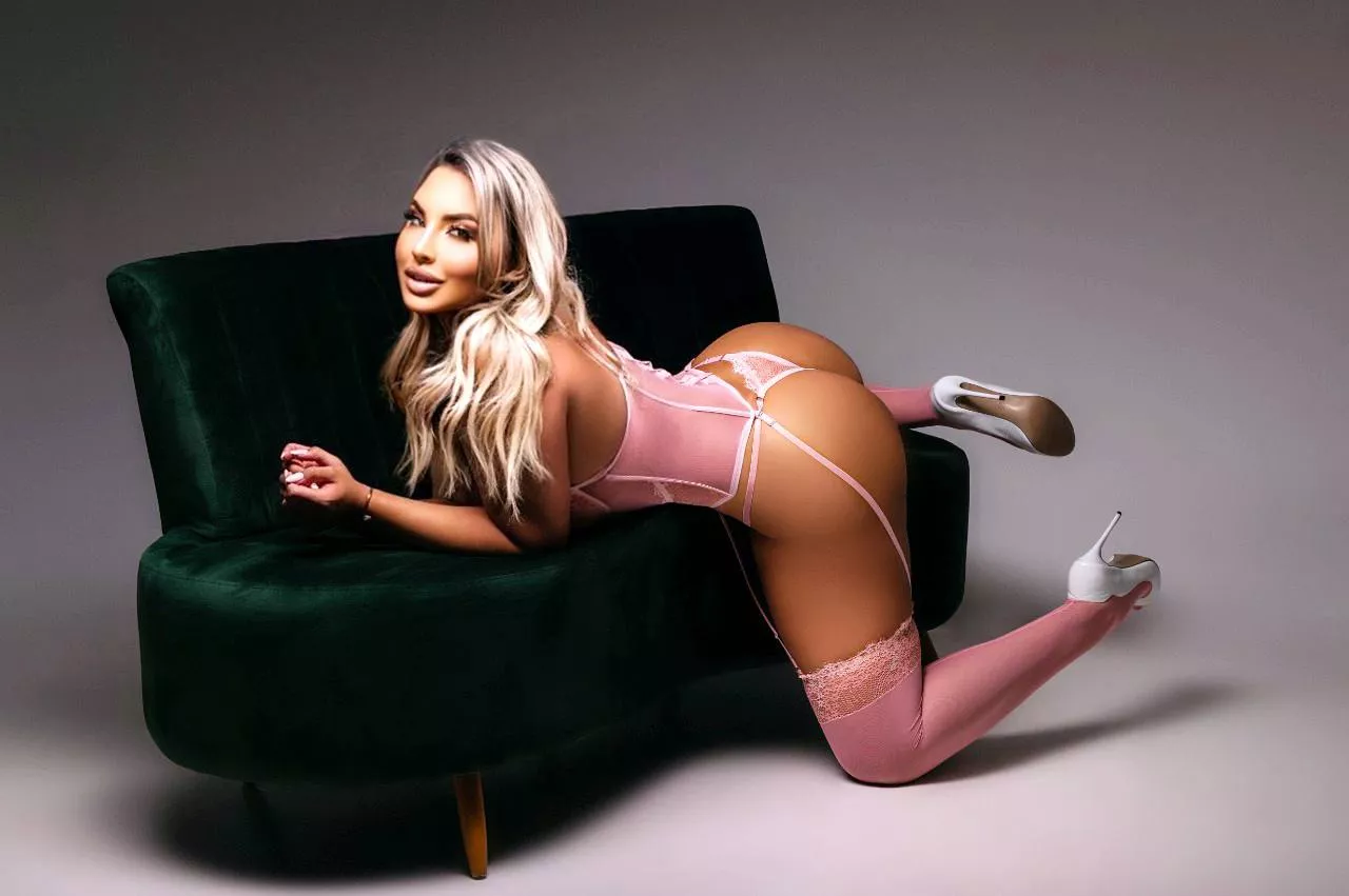 Say hi if i can send u nudes