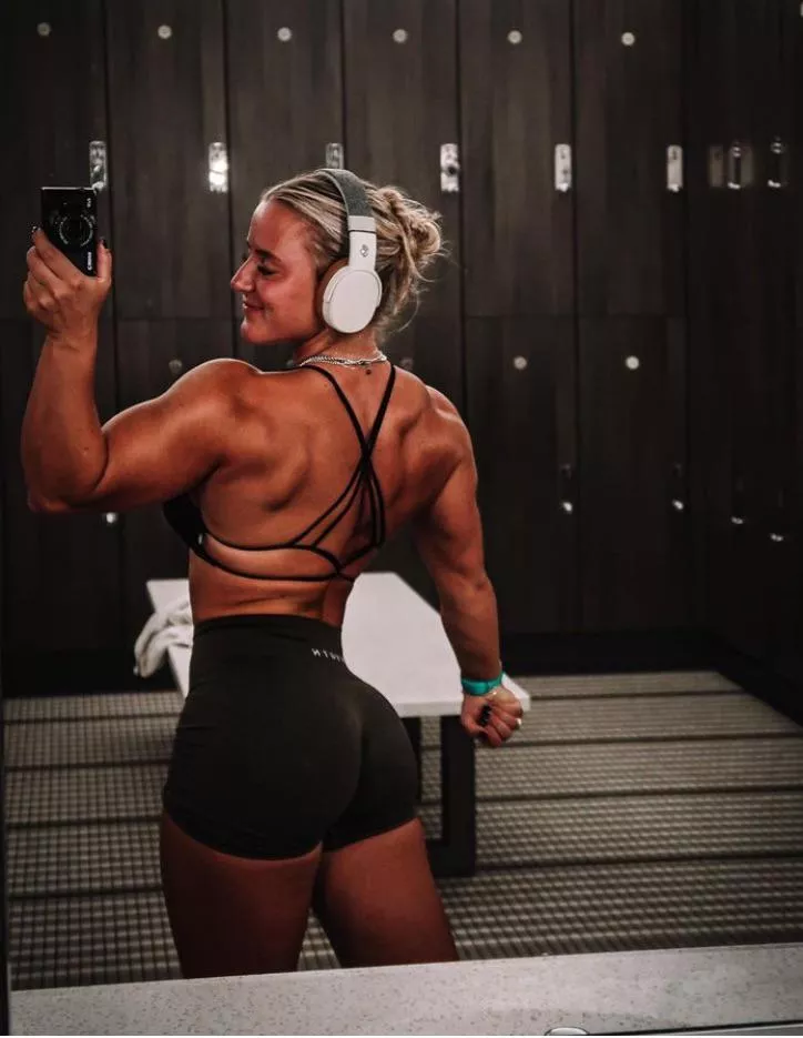 Sexiest back I’ve ever seen