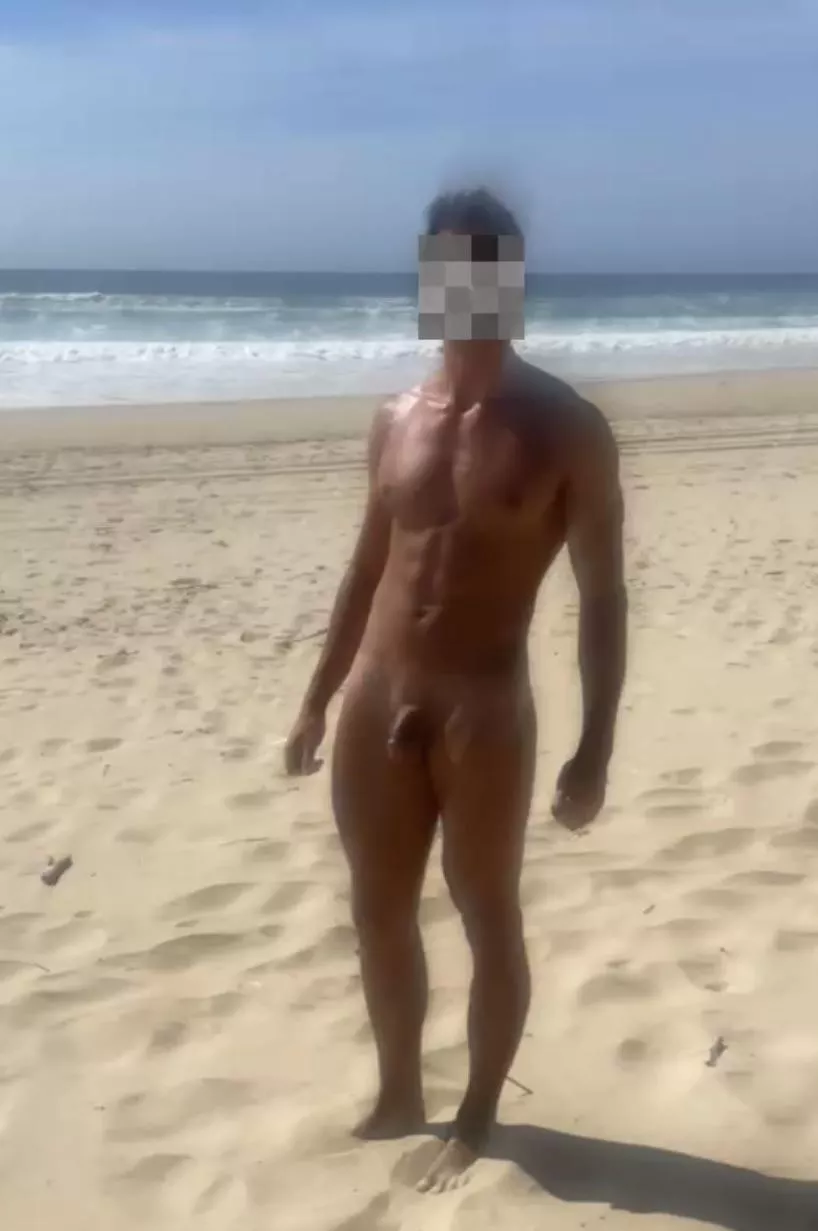 What an absolutely stunning day that was! Met great people and had a perfect surf! 🏄🏽‍♂️😍 Shout-out to that lovely lady who took the picture 🫶🏽