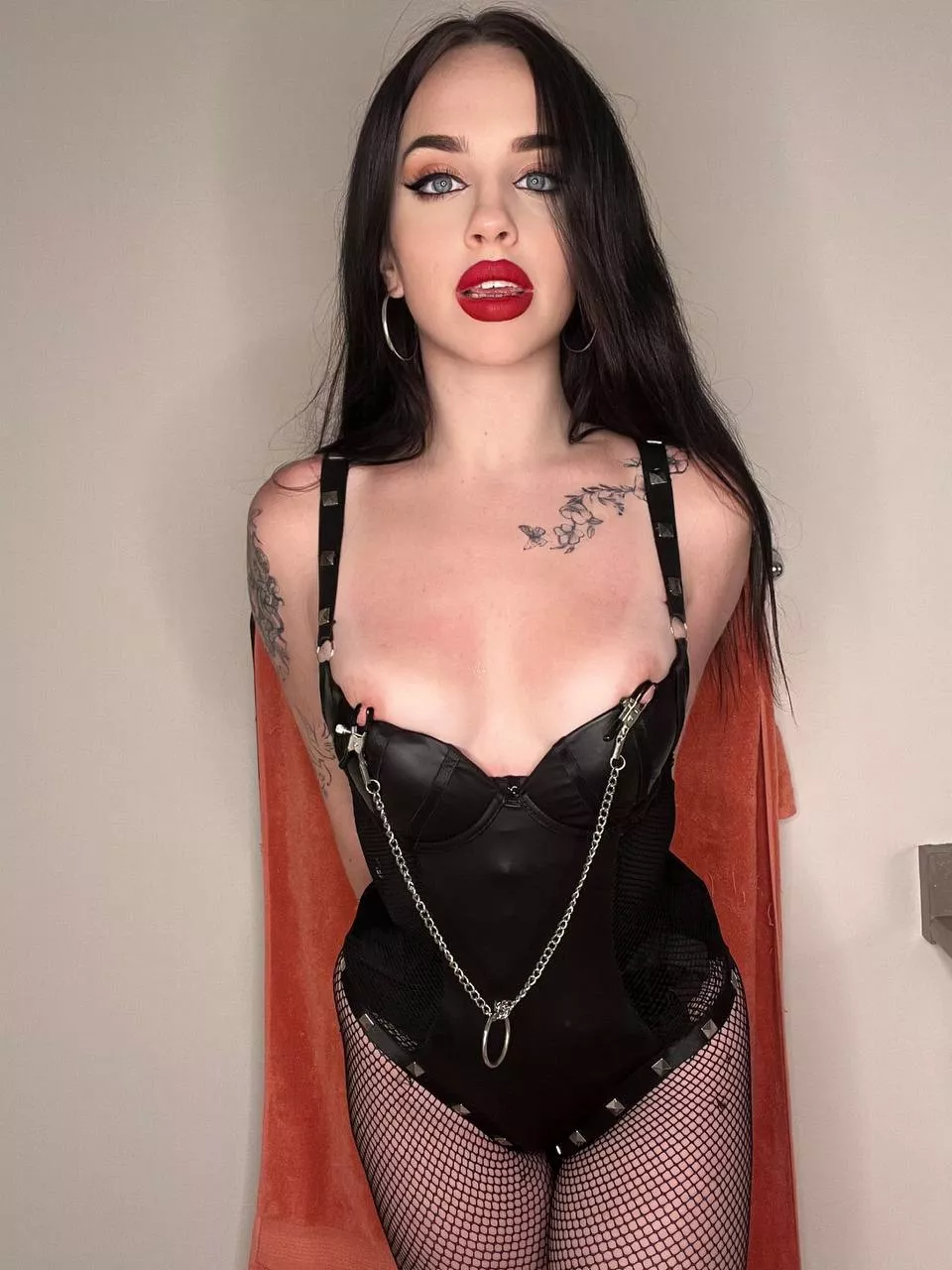 Would you fuck a goth girl like me? 🖤