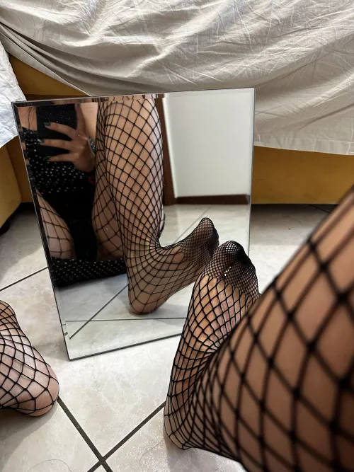 A mess when it comes to wear my fishnets <3 F19
