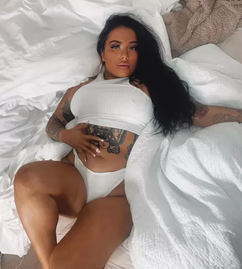 Am I the kind of thick that gives you boner?