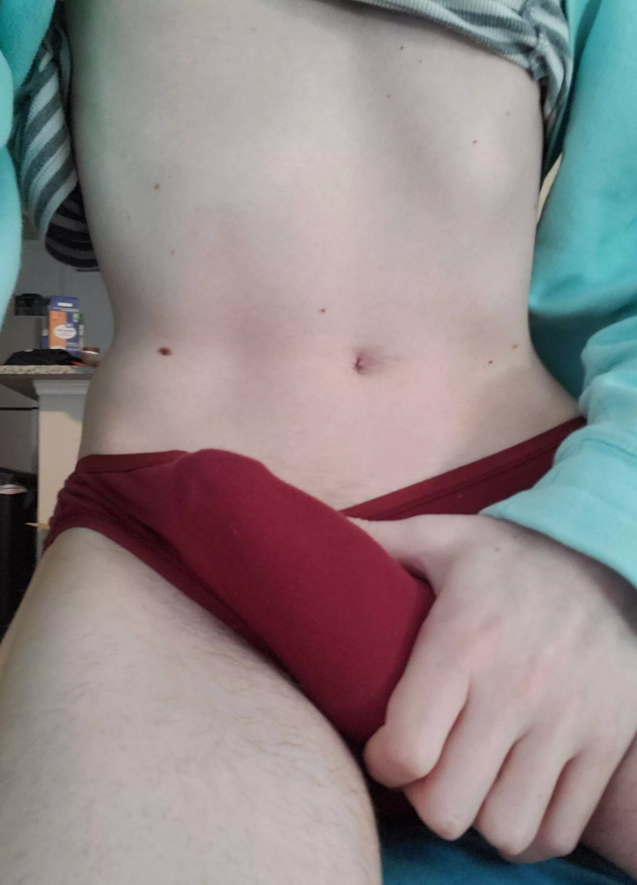 Any straight guys into girl bulge?