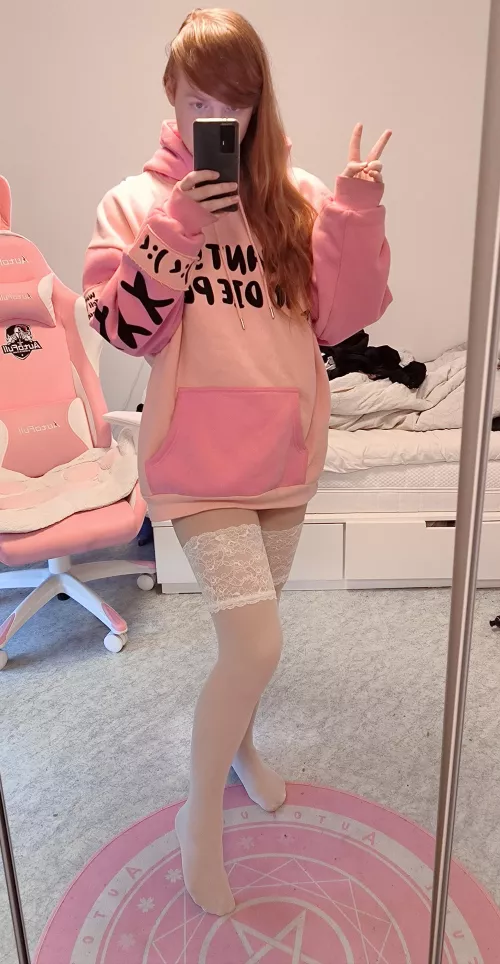 Do you like my stockings? 💕