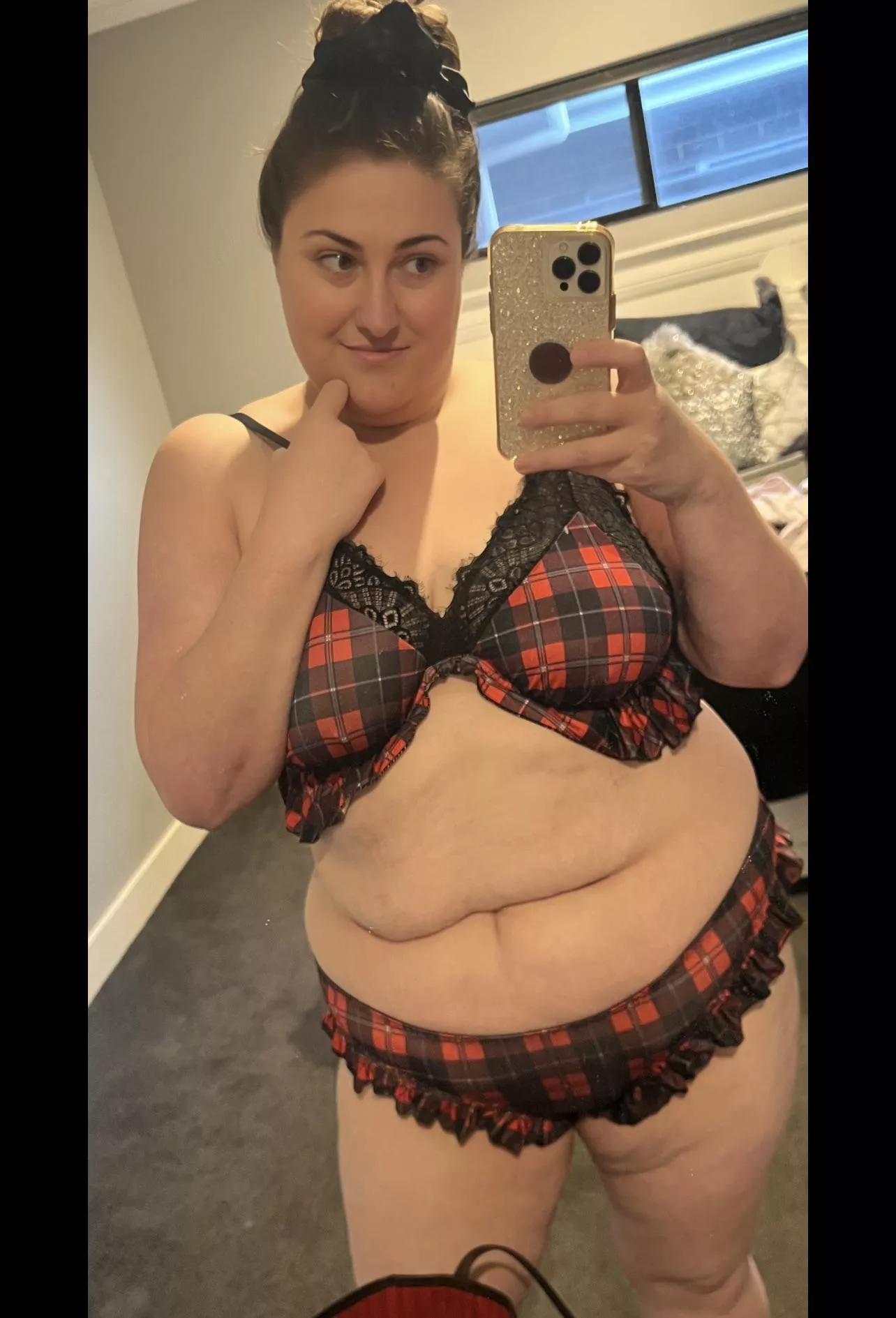 Hide your wood boys! 🪵😘