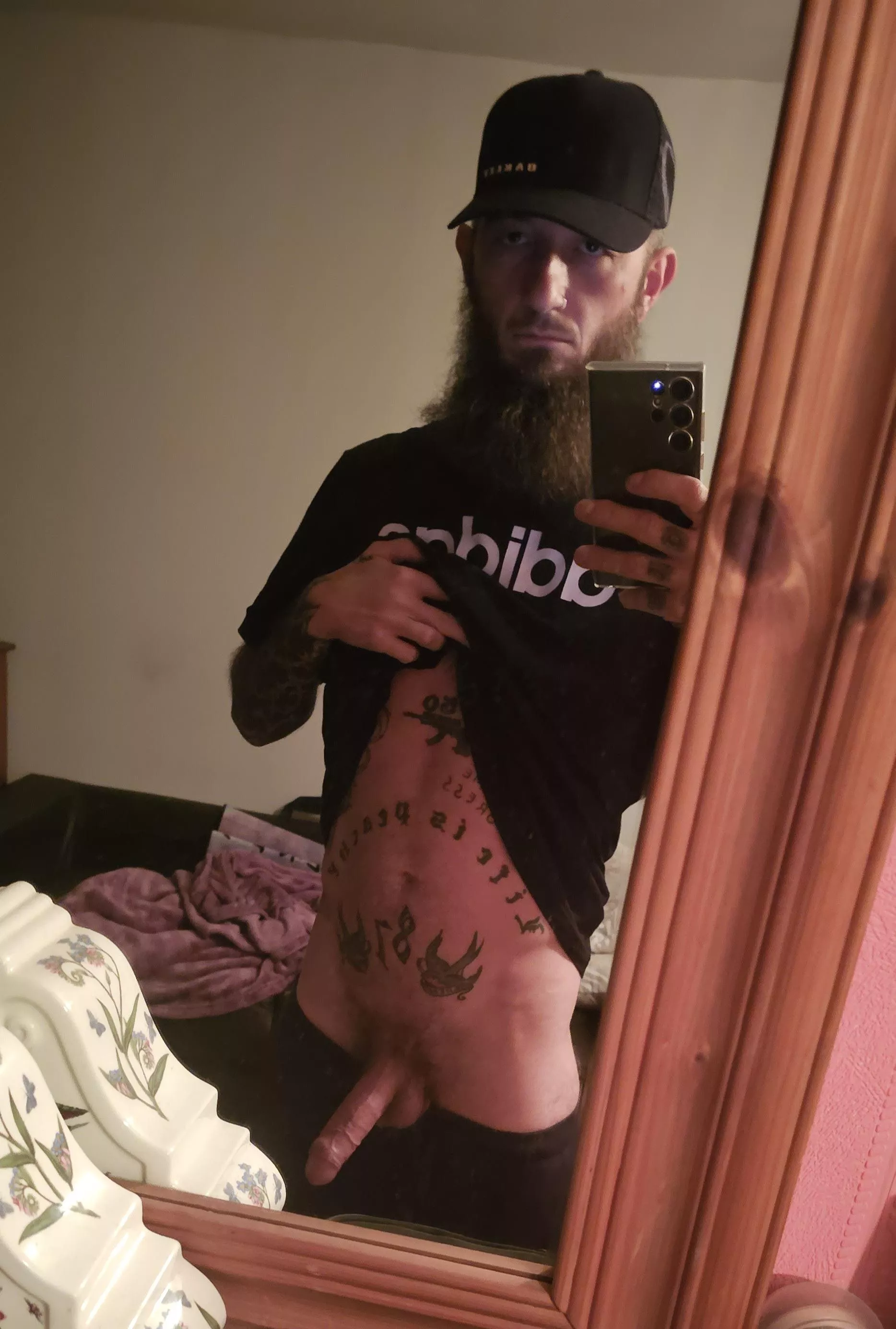 I don't know if I qualify for hotguys but I got tattoos much love ✌🏼feel free to message me
