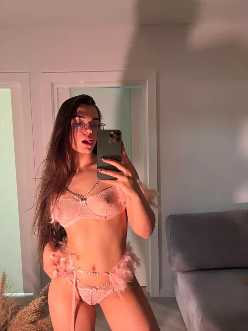 I'm a hot girl, what do you think