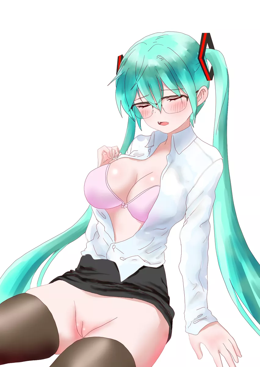 Mikus plain bra make her breasts look great