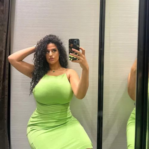 She fits her new dress