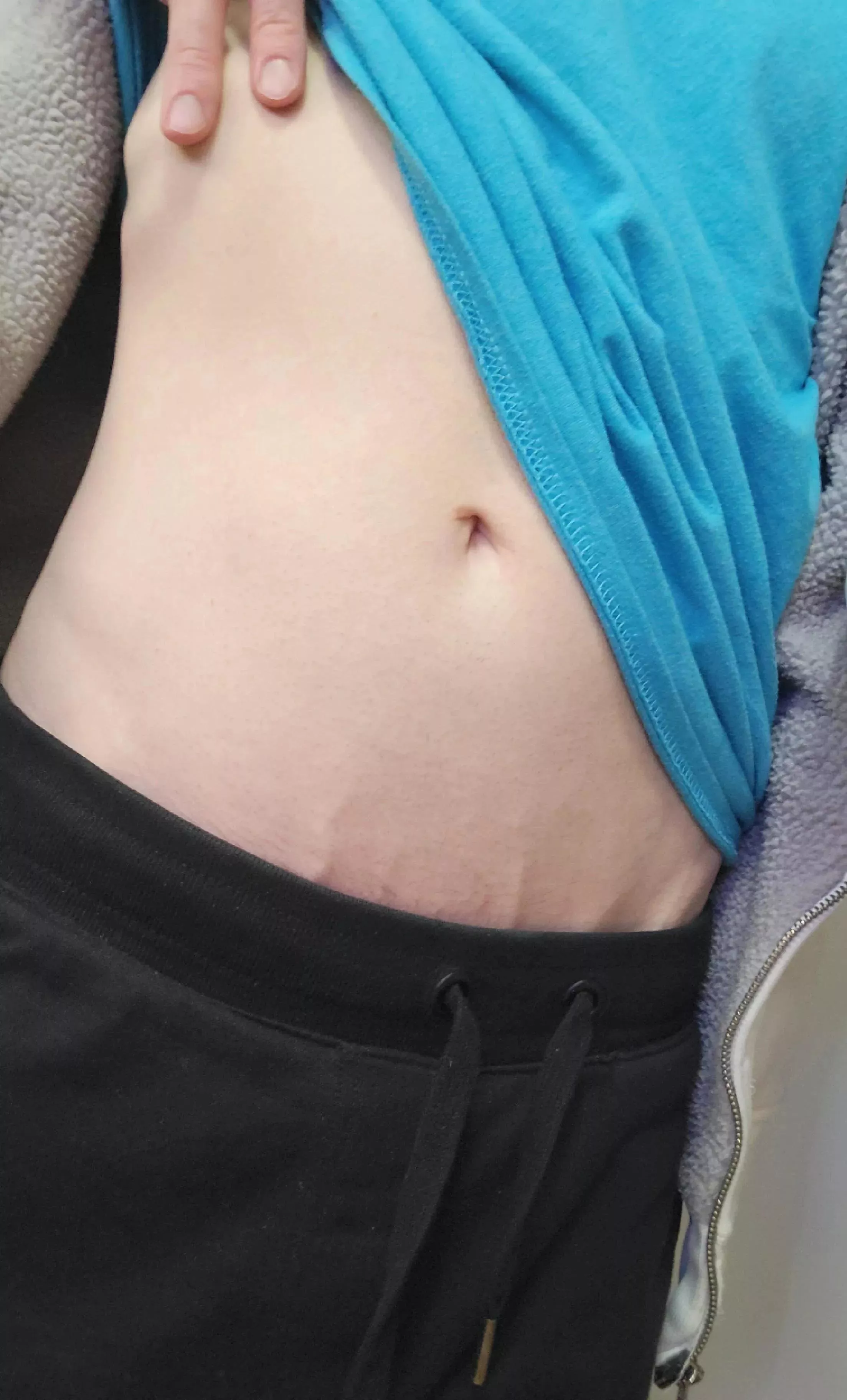 Think a 5'3 105lb femboyyy could make your rough Monday even better?