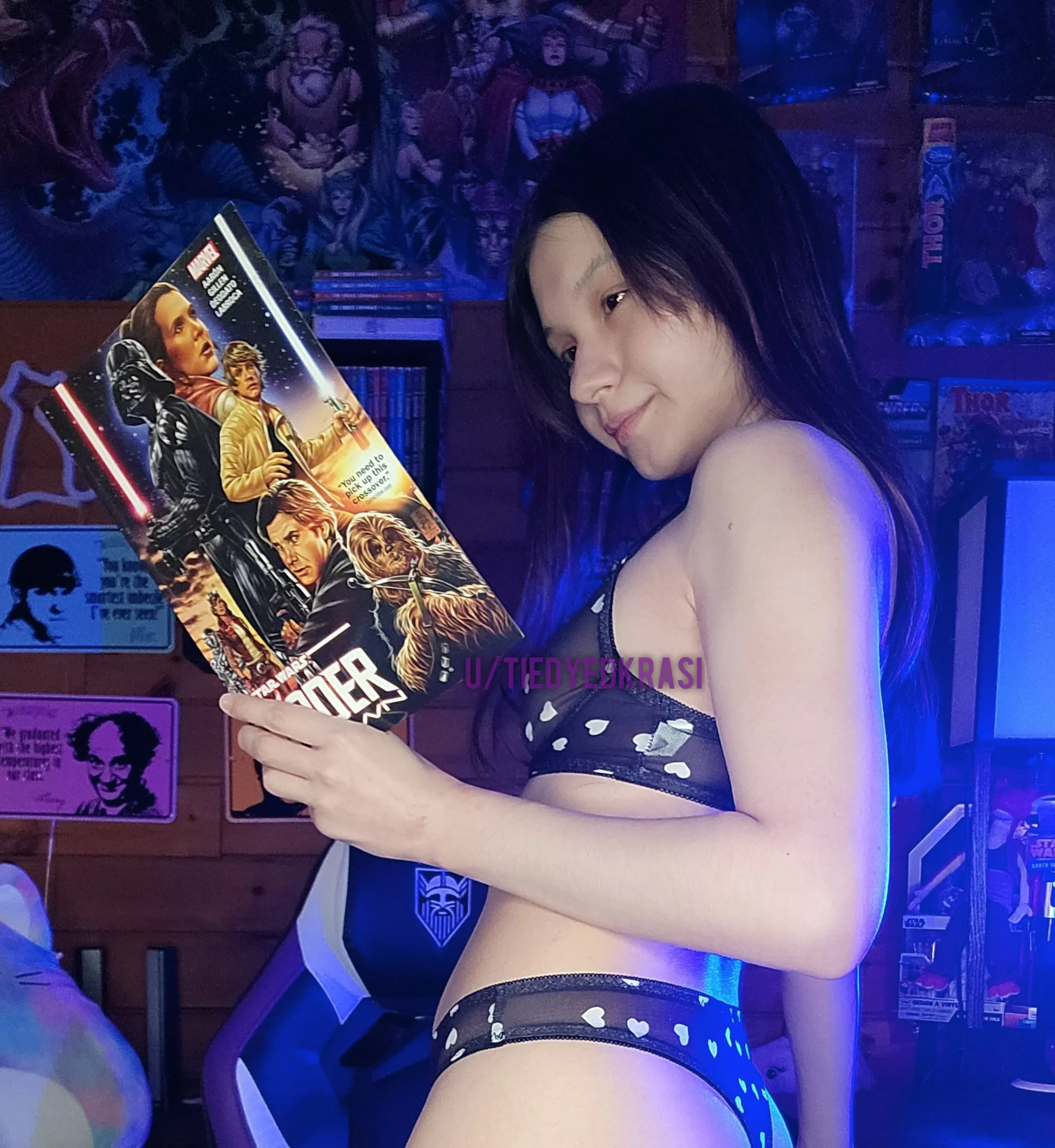 Do you have a place [F]or me to sit and read Star Wars comics?