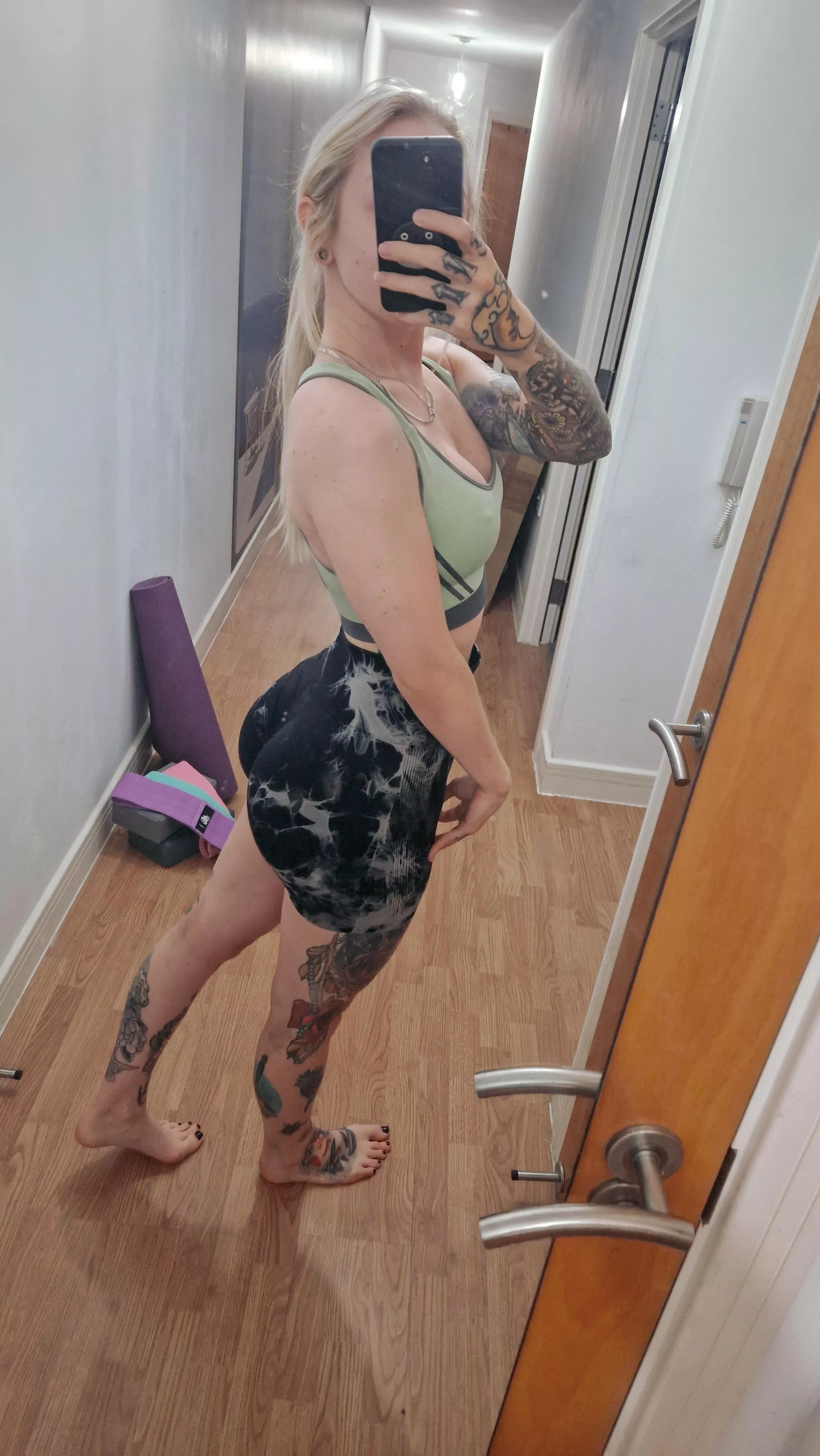 [F] is it hot in here? 🥵