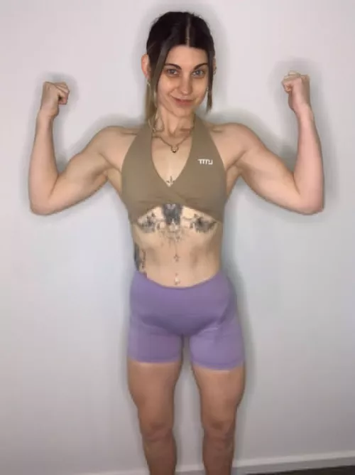 flexin some mommy muscle