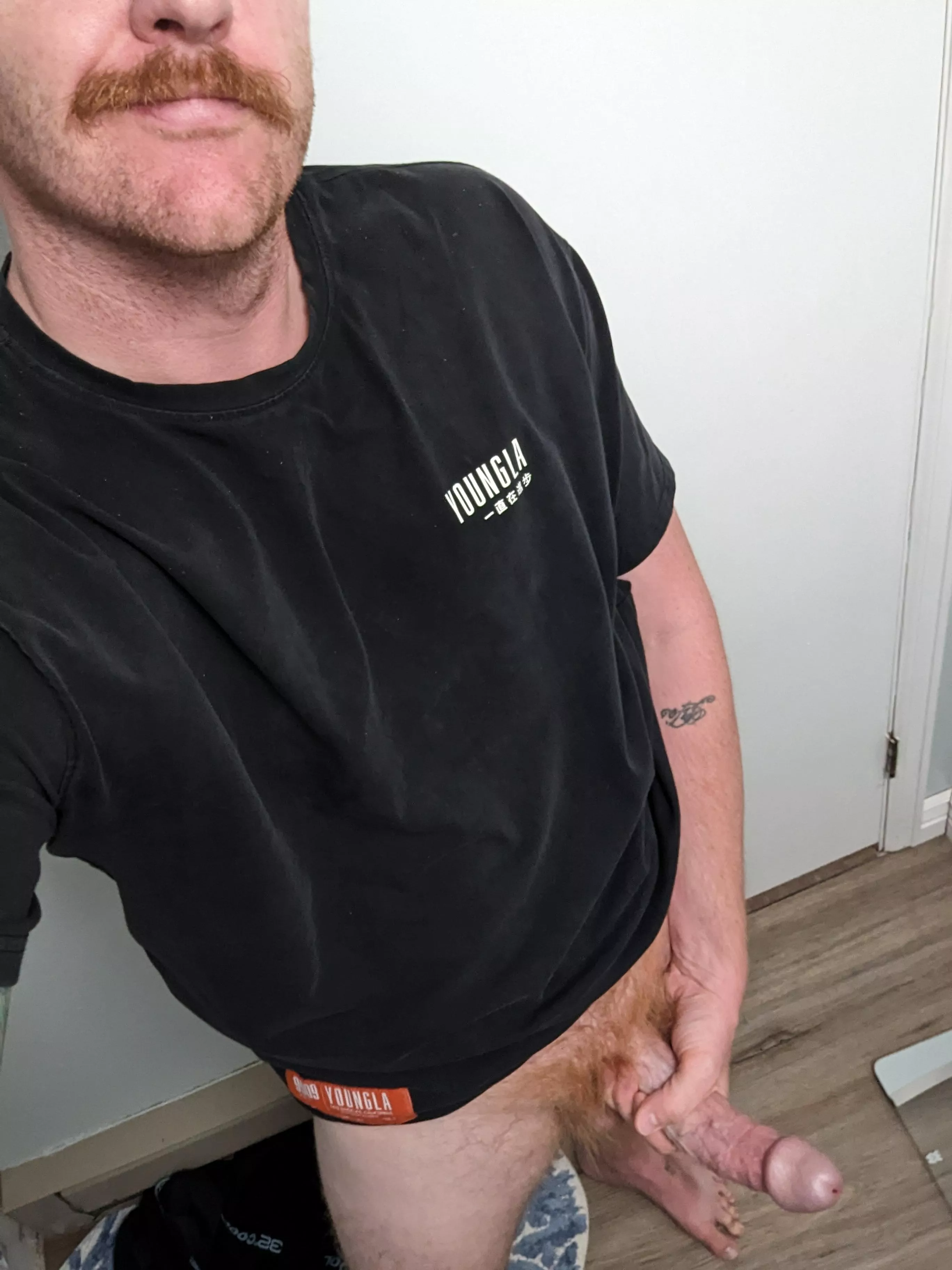 I can't help that my dick starts throbbing in the middle of work 🥵