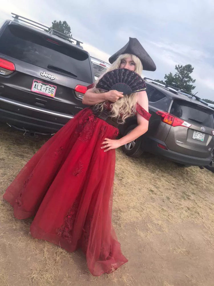 I went to the renfair! My friends dressed me up! And it’s my first time in public in girlmode!!!!!