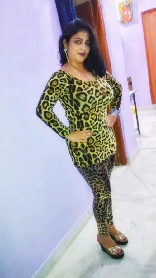 Indian Chick with Big Tits and Butt