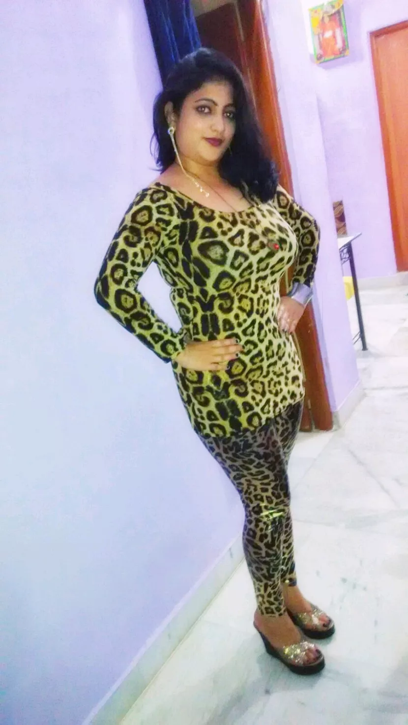 Indian Chick with Big Tits and Butt