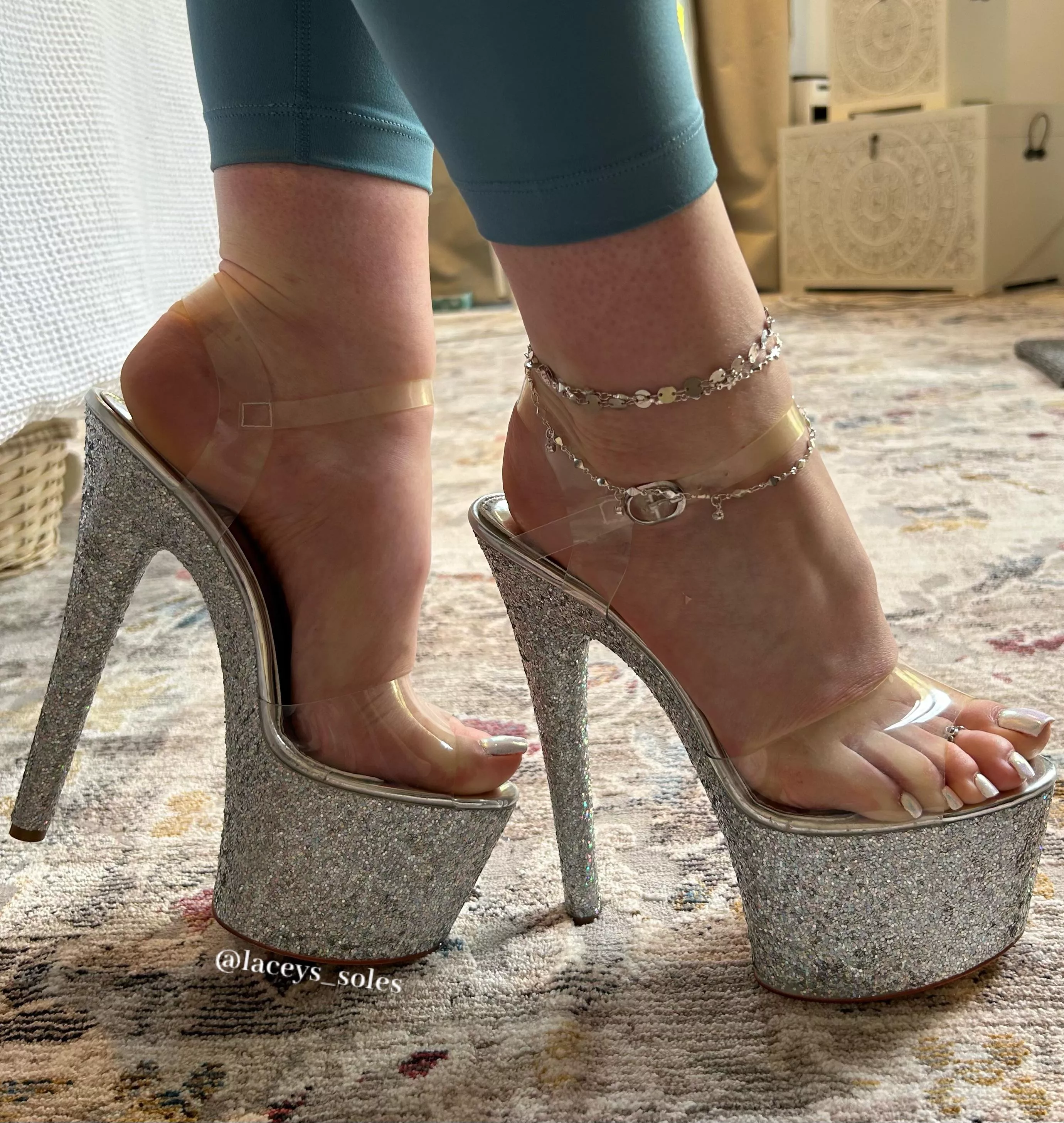 Mmmm so sexy and elegant 💋