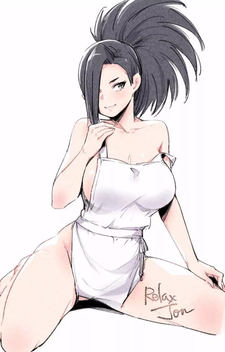 Momo in her apron (by @jon_relax)