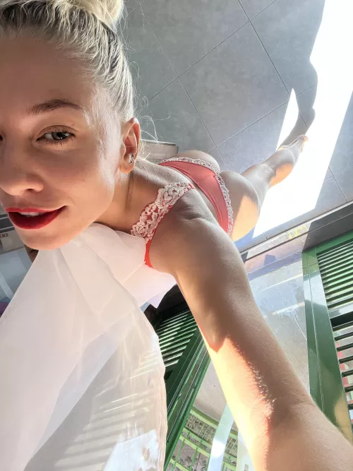 Mummy's gone for a walk, shall I meet you after school?