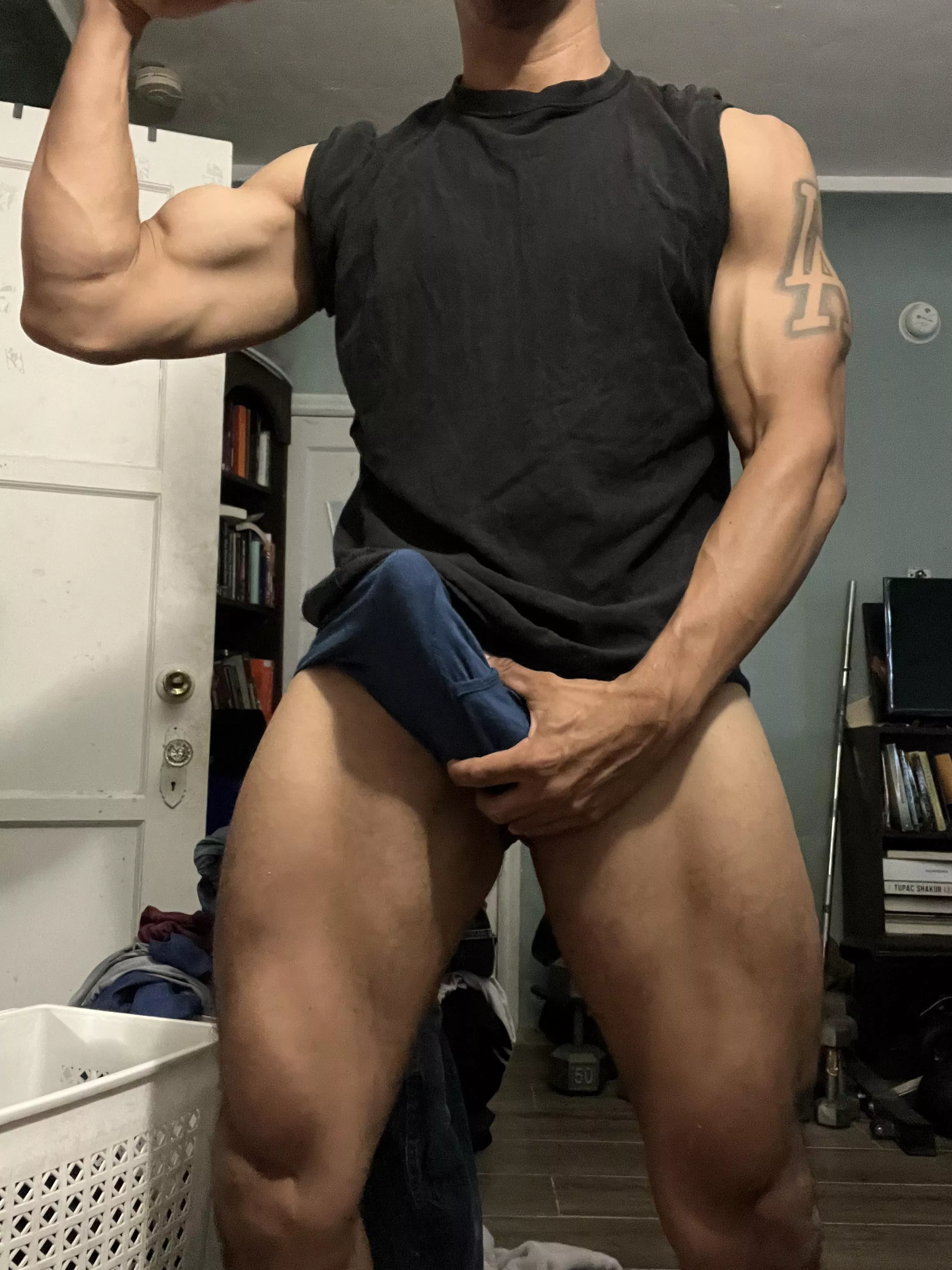 Muscle flex and huge bulge.